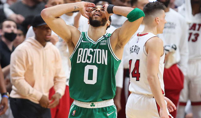 Jayson Tatum fue el mejor de los Celtics con 29 puntos ante Miami Heat. Foto: AFP