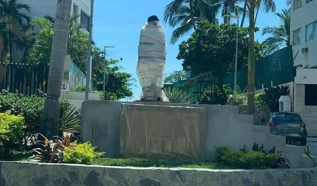 Estatua de Eugenio Derbez fue rechazada por los habitantes de Acapulco.