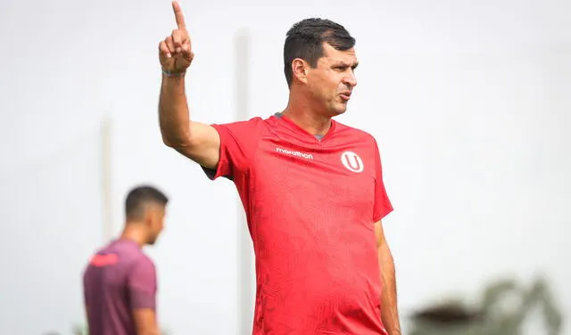 Jorge Araujo ha sido nombrado el técnico interino de Universitario. Foto: Universitario de Deportes