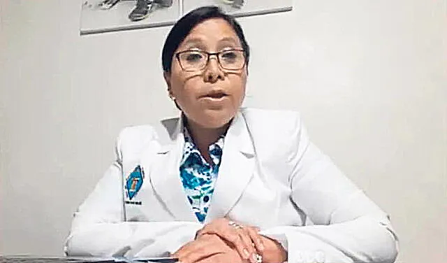 Con suerte. Sofía Salas Pumacayo, de Digemid, fue inmunizada. Foto: difusión