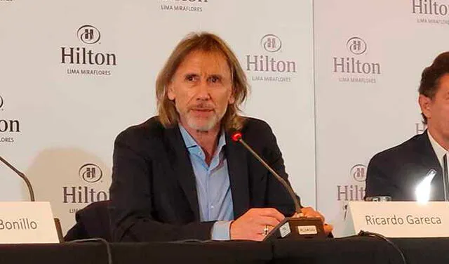 Ricardo Gareca ofreción una rueda de prensa en el hotel Hilton, que duró cerca de una hora y media. Foto: Jessica Merino / URPI-LR