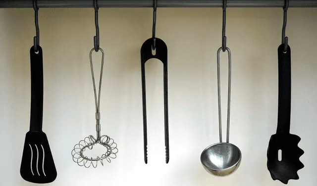 Los utensilios de plástico y de metal son los más recomendados para utilizarse en la cocina. Foto: Pixabay