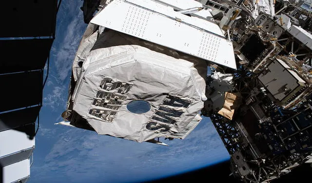 El AMC pertenece a la Expedición 61 de la ISS. Está envuelto en blindaje con su acrónimo | Foto: NASA
