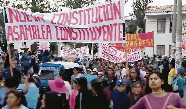 Ayacucho. Los manifestantes gritaron consignas contra el Congreso y por nuevos comicios. Foto: difusión