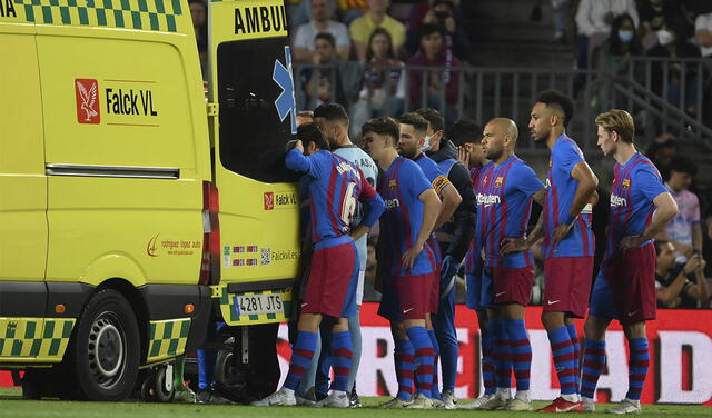 Los jugadores del Barcelona preocupados por el estado de salud de Ronald Araújo. Foto: AFP