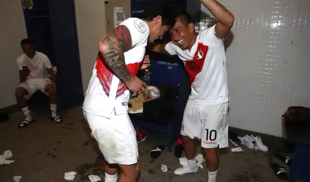 Gianluca Lapadula y Christian Cueva han protagonizado muchas celebraciones curiosas en la selección peruana. Foto: difusión