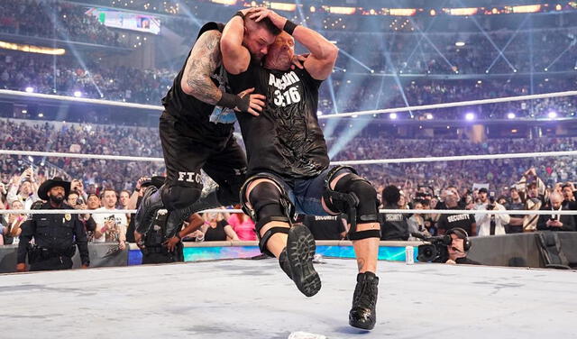 Stone Cold y Kevin Owens cerraron la Noche 1 de WrestleMania 38. Foto: WWE