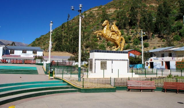 Plaza de armas de Chalhuanca