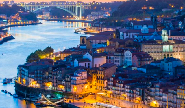 Oporto al anochecer