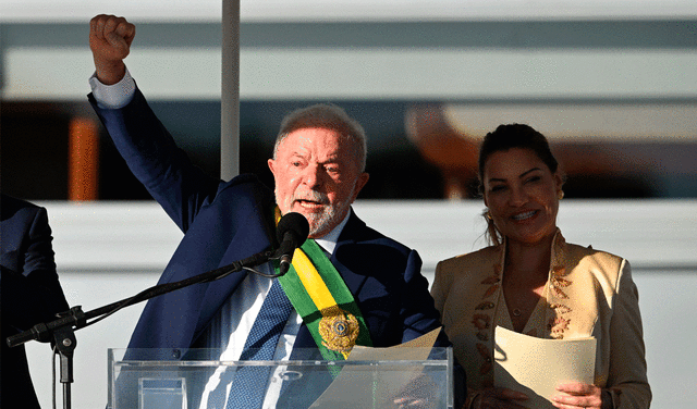 En su primer discurso, ante el Parlamento, Lula afirmó que "en ningún otro país, la cantidad de víctimas mortales fue tan alta proporcionalmente a la población". Foto: AFP