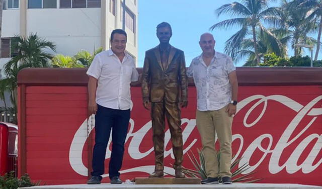 Estatua en honor a Eugenio Derbez fue inaugurada en Acapulco.