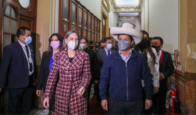 El presidente Pedro Castillo junto a María el Carmen Alva, titular del Legislativo. Foto: Congreso del Perú
