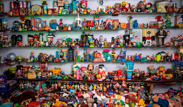 Conoce al mayor coleccionista de juguetes de restaurantes de comida rápida Conoce al mayor coleccionista de juguetes de restaurantes de comida rápida