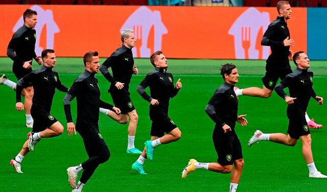 Entrenamiento de la selección checa previo al partido contra Inglaterra. Foto: EFE