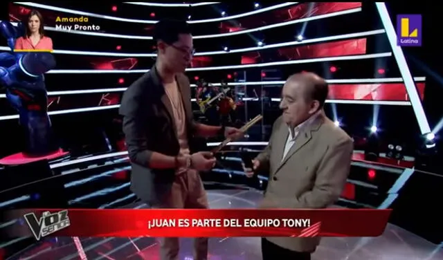 Tony Succar apuesta por Juan Reynoso tras escucharlo cantar Motivos de Los Morunos. Foto: captura La voz senior / Latina