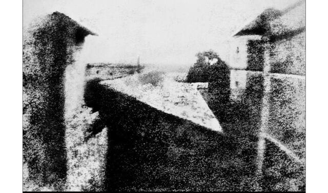‘Punto de vista desde la ventana de Le Gras’' es la heliografía más antigua aún existente (1826). Foto: dominio público