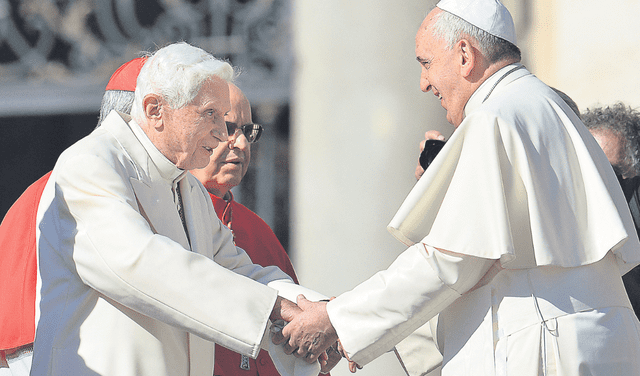 Papa Francisco y el  papa Benedicto XVI