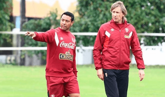 Ricardo Gareca y Nolbeto Solano en los entrenamientos de la selección peruana.
