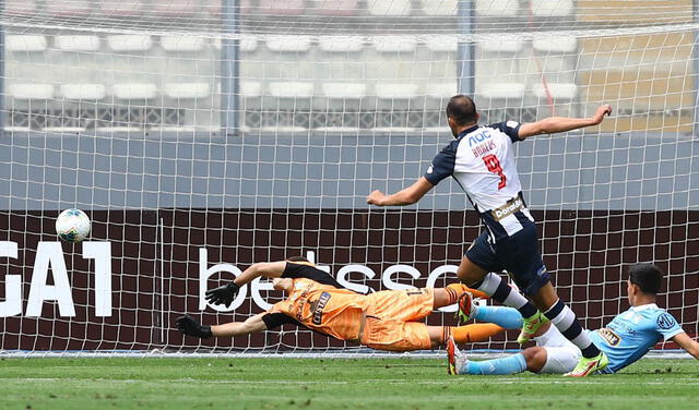 Hernán Barcos anotó el 1-0 a los 33 minutos. Foto: Liga 1