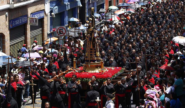 Procesión de Semana Santa en la ciudad de Puebla. Foto: poblanerias.com