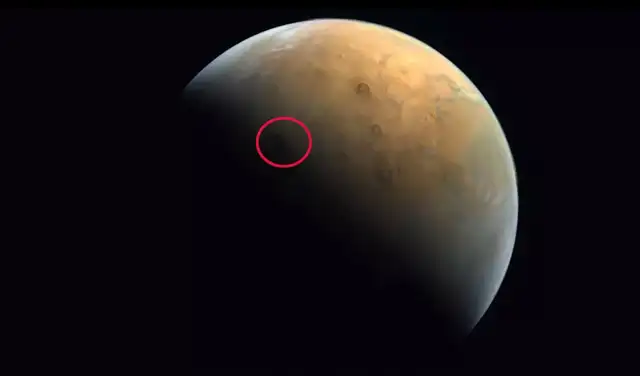 El Monte Olimpo es señalado por el círculo rojo. Foto: Emirates Mars Mission El Monte Olimpo es señalado por el círculo rojo. Foto: Emirates Mars Mission