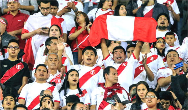 Hinchada peruana popularizó himno nacional en el mundial de Rusia 2018. Foto: Andina