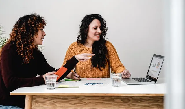 mujeres trabajando