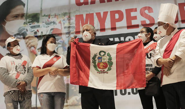 Kieko Fujimori recibió el apoyo del presidente de la Coordinadora de Empresarios de Gamarra, Diógenes Alva. Foto: John Reyes/La República