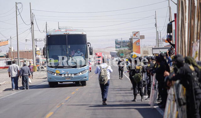 Los transportistas pudieron pasar por el Km. 48 y seguir en su ruta. Foto: Rodrigo Talavera/La República