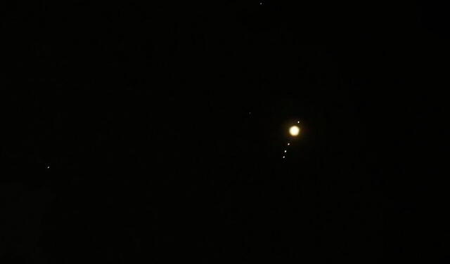 Júpiter y sus cuatro lunas más grandes. Foto: EarthSky