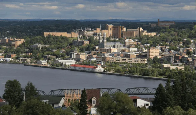 Québec es la ciudad de Canadá donde las personas que laboran como meseros pueden obtener un mejor sueldo. Foto: AFP