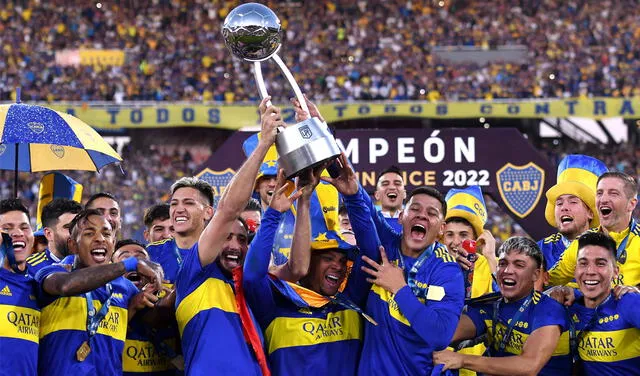 Luis Advíncula y Carlos Zambrano son campeones d eArgentina con Boca Juniors