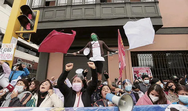 Exigencias. Se mostraron a favor de una nueva Constitución. Foto: Gerardo Marín/ La República