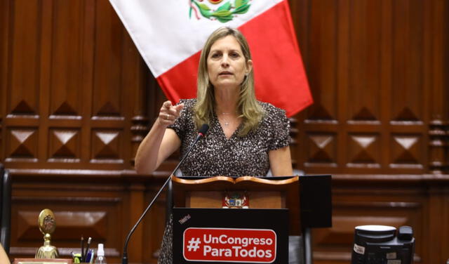 La presidenta del Congreso, María del Carmen Alva, se pronunció tras la protesta en los exteriores de su domicilio. Foto: Congreso.