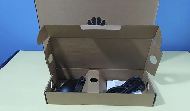 Mouse y cable de alimentación del Huawei Mate Station S