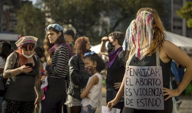 Mujeres en Caracas, Venezuela, protestan