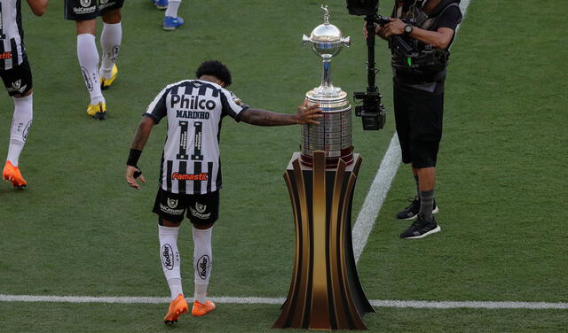 Palmeiras vs Santos: Marinho tocó el trofeo de la Copa Libertadores 2020