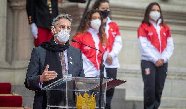 Francisco Sagasti participó en la ceremonia de entrega de bandera y despedida a la delegación peruana de Tokio 2020. Foto: Presidencia Perú