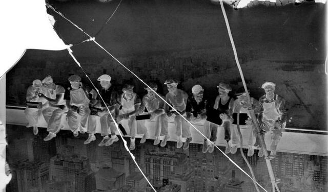 Negativo de cristal de la foto más famosa de la época. Foto: Google Negativo de cristal de la foto más famosa de la época. Foto: Google