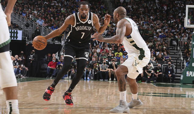 Kevin Durant hizo 28 puntos y 13 rebotes con los Bucks ante los Nets. Foto: AFP