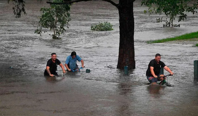 “Nunca vimos algo así”: australianos atrapados por inundaciones son evacuados