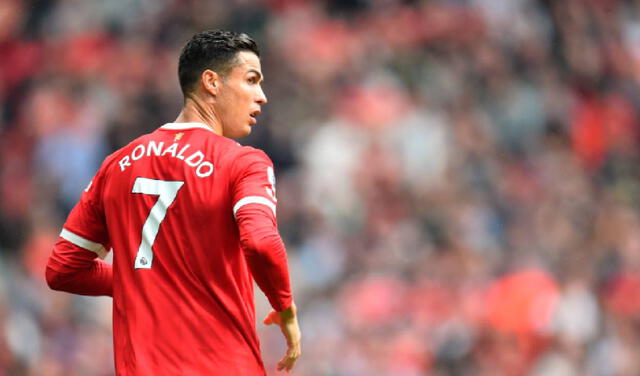 Cristiano Ronaldo vuelve a ser titular en el Manchester United. Foto: EFE