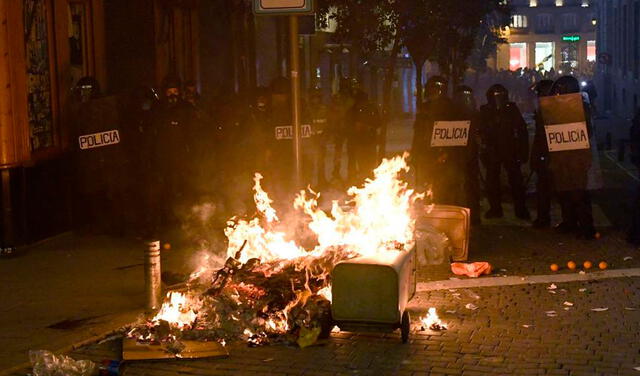Violentos disturbios en España para exigir la libertad del rapero encarcelado