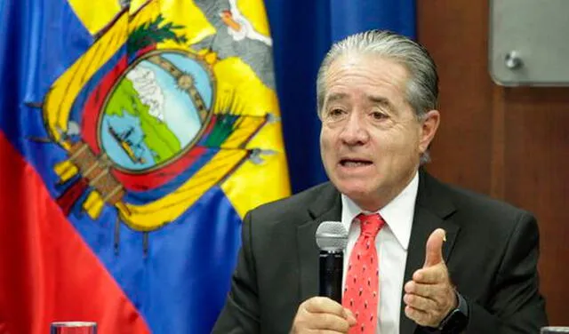 Ecuador: ministro de Salud renuncia al cargo tras escándalo por vacunas VIP