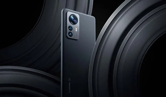 El Xiaomi 12 Pro destaca por su triple cámara trasera. Foto: Xiaomi