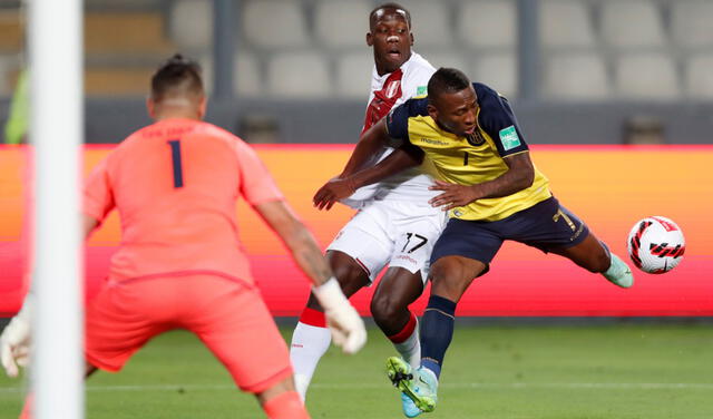 La selección peruana tuvo un mal arranque y cae ante Ecuador en Lima. Foto: EFE