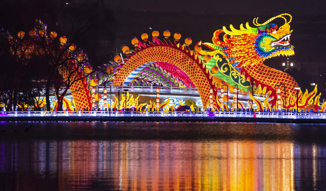 El dragón es uno de los principales atractivos del Año Nuevo chino 2022. Foto: AFP
