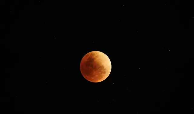 Fotografía del eclipse lunar total del pasado 15 de mayo tomada desde Perú. Foto: José Calle / BASE