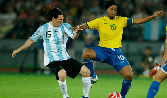 Ronaldinho aseguró que Lionel Messi es el mejor de su época pero no de la historia.