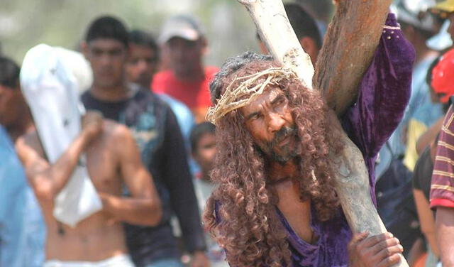 Algunas personas realizan la costumbre del 'Nazareno', que consiste en imitar a Jesús en su Vía Crucis. Foto: El Tiempo